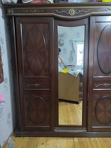 lepe: Klassik üslubda böyük dolab Salam.Dolab satılır heç bir problemi yox — 1