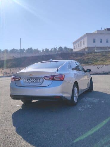 toyota camry 2012: Chevrolet Malibu sedan – gümüşü rəng, şəhər və tras üçün rahat və — 2