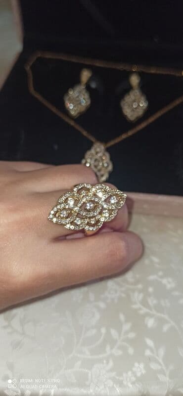Kulonlar: Aksesuar .Yenidirtəzə alınıb istifadə olunmayıb ustunde sırğa — 2