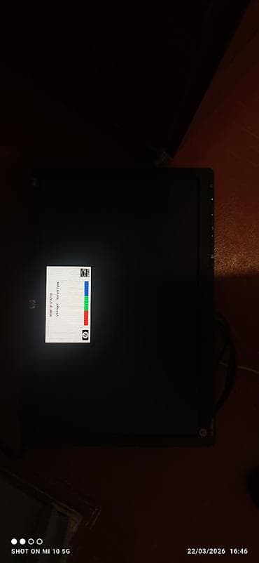 manitor 19: HP w1907v LCD monitor - Ekran: təxminən 19" genişformat (16:10) - — 1