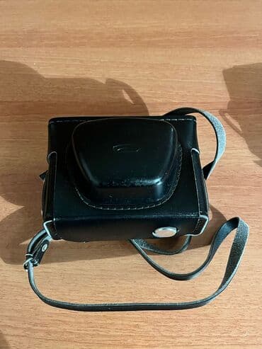 gunəş panelli kamera: Fotaparat antika ideal veziyyetde karopkasinda spiskasida ustunde — 3