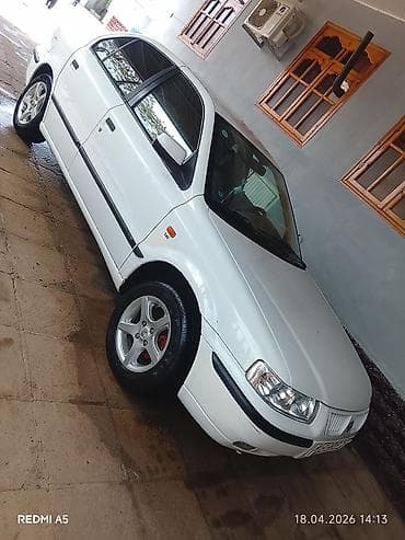 Renault Safrane, ağ rəngli sedan Xarici: - Ağ kuzov, orijinal emblem