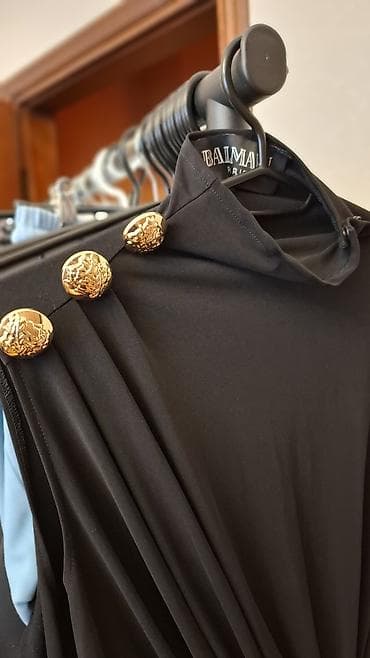 eco silim: Qara rəngli, maxi uzunluqda zərif gecə/libas. Asimmetrik drapeli — 2