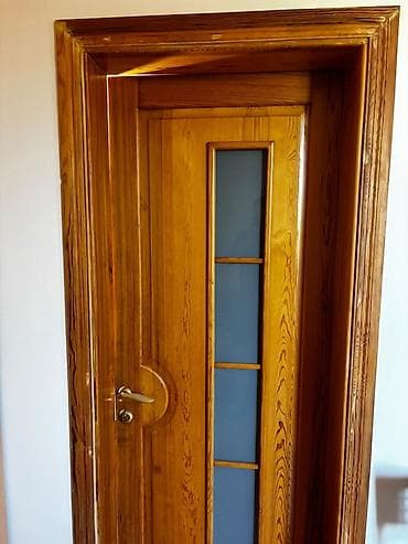 İç qapılar – təbii şam ağacından, şüşəli model - Material: massiv şam