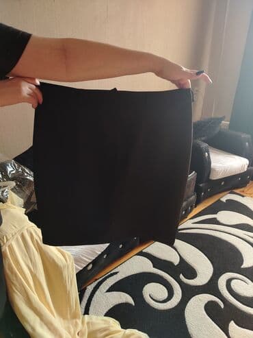 a klas: Qara rəngli klassik ətək - Dizayn: Düz kəsim, qələm tipli siluet - — 1