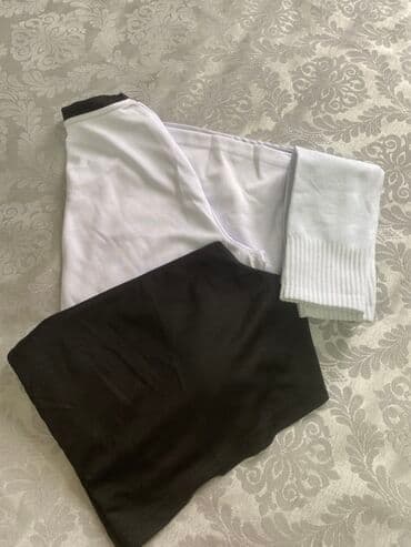 футбольная форма новая: Futbol forması dəsti. Tezedir. Geyinilmir deye satilir. Baha alinib — 2