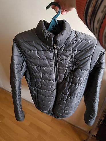 Yüngül qabarıq teksturaya malik boz rəngli puffer gödəkçə. - Model