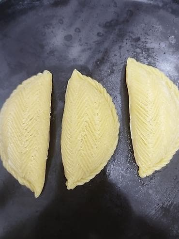 gilan pastellik parcalar: Şəkərbura, ənənəvi Azərbaycan şirniyyatıdır. Bu şirniyyatın xarici — 3