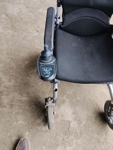 Yerimək üçün arabalar, çəliklər, əsalar, rollatorlar: Elektrik təkərli araba - Joystick idarəetməsi: sol qoltuqaltında — 4