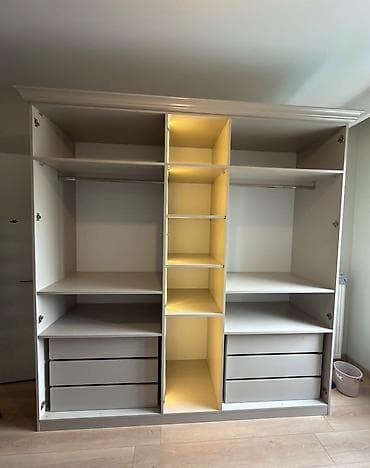 boyuk dolablar: Müasir dizaynlı 4 qapılı qarderob - Rəng: Açıq boz, şaquli relyef — 6