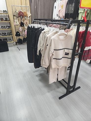 возьму в дар мебель: Uşaq geyim və aksessuarları mağazası üçün hazır satış köşəsi və — 4
