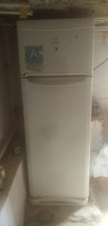 2 qapılı Indesit Soyuducu Satılır, rəng - Ağ