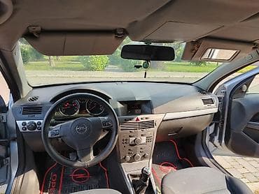 06 karopka: Opel Astra Satilir ili 2007 Qiymet 11000 Maşin ela veziyyetdedir mator — 2