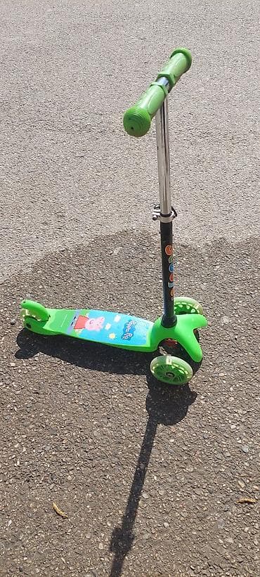 ucuz raf: Uşaq skuterı – 3 təkərli, Peppa Pig temalı - Rəng: yaşıl - Üzərində — 1