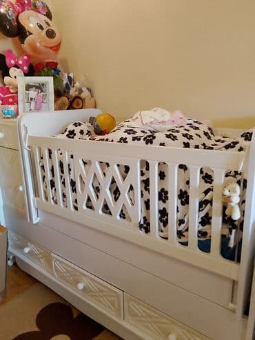 ağ uşaq carpayısı: Oğlan və qız üçün, İşlənmiş, Dördbucaq, Beşik, Dəstsiz, Matras ilə, Yellənmə mexanizm ilə — 1