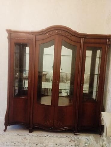 Avadanlığın icarəsi: Klassik üslubda vitrin-bufet - Material: massiv ağac (qoz rəng — 1