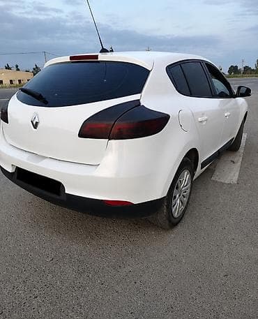 Renault Megane III – ağ rəngli, 5 qapılı hetçbek. Xüsusiyyətlər və — 4