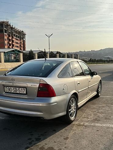 vectra stop: Opel Vectra hatchback (5 qapı), gümüş rəng. - Kuzov: aerodinamik 5 — 3