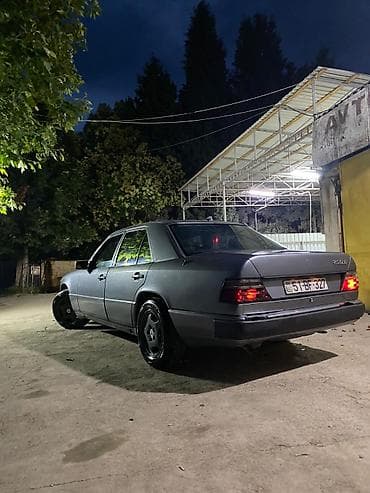 07 kapotu: Mercedes-Benz W124: 2.5 l | Sedan — 6