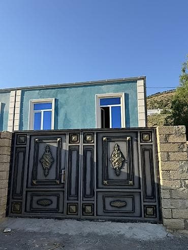 bina evleri: Bayıl qəsəbəsində yanaşı yerləşən 2 ayrı həyət evi satılır. - Hər ev — 2