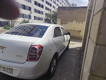 cobalt bar: Chevrolet Cobalt sedan – ağ rəng, 4 qapı, AZ nömrə nişanı. Şəhər və — 4