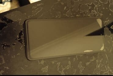 samsung a 10 's: Motorola smartfon Xüsusiyyətlər: - Arxa tərəfdə 3-lü kamera bloku — 1