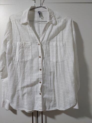 Ağ rəngli qadın köynəyi - Model: düyməli, klassik yaxalı - Parça