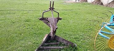 avtomobil şuşələri: Belarus MTZ tipli mavi traktor - Güclü dizel mühərrik - Ön təkər — 9