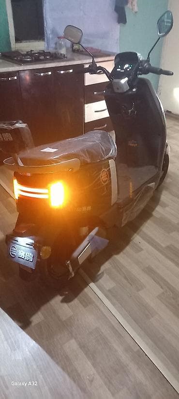 mercedes c 200: Elektrik skuter - Şəhər daxili hərəkət üçün kompakt və səssiz — 4