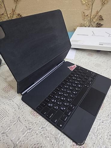 Apple iPad Magic Keyboard – 12.9" 

3-cü və 4-cü nəsil üçün uyğundur
