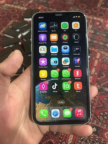 realme telefonlar: IPhone 11, 64 GB — 4