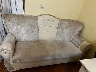 Qonaq otağı üçün mebel dəsti Tərkibi: - 3 nəfərlik divan - 2 ədəd