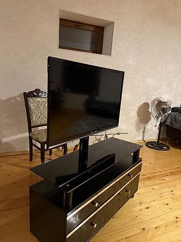 TV və video: Salam.çox səliqəli istifadə olumuş telvizordu altlıqı ilə bir yerdə — 2