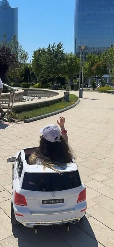 oyuncaq masini: Uşaq üçün elektrikli miniatür avtomobil – Mercedes-Benz üslubunda, ağ — 4