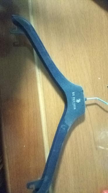 askı: Məhsul: Paltar askıları dəsti Tərkib: - 1 ədəd qara şalvar/ətək — 6