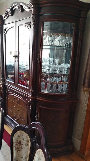 parca dolablar: Klassik üslubda vitrin-bufet - Material: təbii ağacdan dekorativ oyma — 2