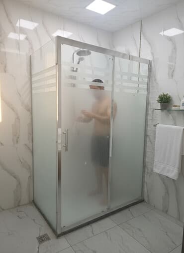 душевая кабинка: Новый Кабинка с закрытым верхом, Угловая — 1