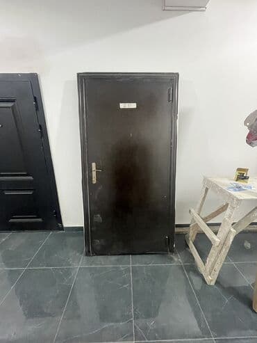 Giriş qapıları: Demir qapı
100 — 7