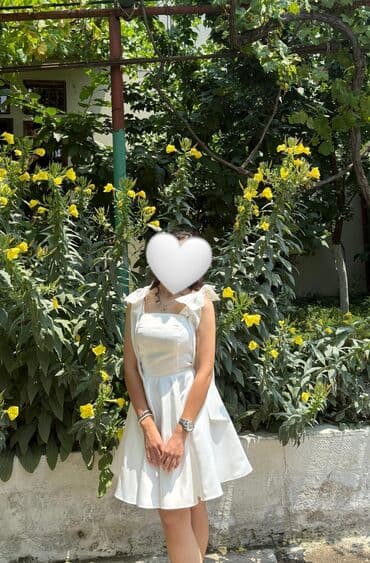 gəlinliklərin kirayə qiyməti: Ağ don Maraqlananlar üçün ətraflı video və ölçülər atılır Bir dəfə — 1