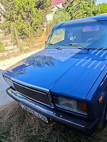 g30 disk: Lada 2107, mavi rəngli sedan. Xüsusiyyətlər: - Kuzov: 4 qapılı sedan — 1