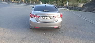 islenmis hyundai avtomobilleri satisi: Hyundai Elantra sedan - Korpus: 4 qapılı sedan, gümüşü rəng - Kuzov — 7