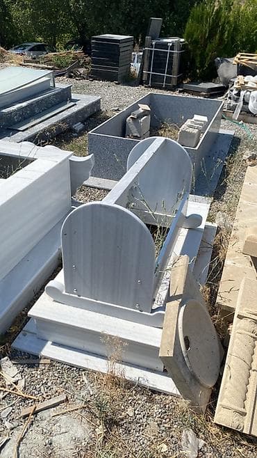daş val: Beşik formasında uşaq qəbri.


Ağ marmara mərmərindən hazırlanmışdır — 3