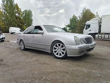 Mercedes-Benz E-Class (W210) sedan - Kuzov: gümüşü rəng, 4 qapı