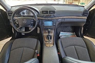 lider disk: Mercedes‑Benz E‑Class (W211) sedan – qara rəng, 4 qapı, 5 yerlik. - — 6