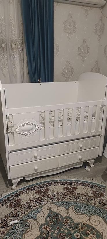 Oğlan və qız üçün, İşlənmiş, Dördbucaq, Beşik, Dəst ilə, Matras ilə, Yellənmə mexanizm ilə