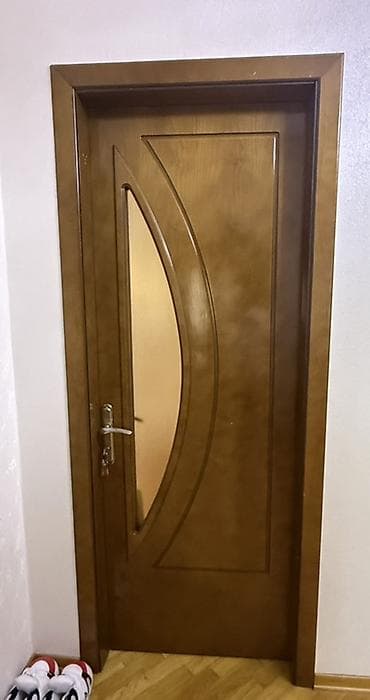 hamam qapı: 6 ədəd qapı, 1 qonaq otağı, 3 eyni otağlar üçün, 2 hamam sanuzel — 2