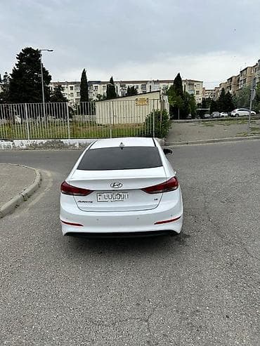 port baqaj: Hyundai Elantra: 1.6 l | 2018 il Sedan — 5