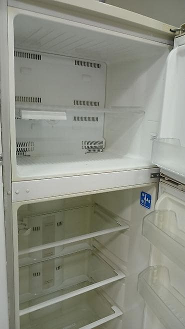 islenmis radiator satiram: İşlənmiş 2 qapılı Beko Soyuducu Satılır, rəng - Boz, Təkərli — 3