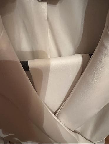 Женская одежда: BEBE-Ağ rəngli qadın blazer-don - Dizayn: Blazer üslubunda don — 2
