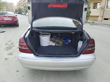 2000 bmw 320i: Mercedes-Benz E-Class: 2.7 l | 2002 il Sedan — 10